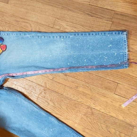 Customized Vintage jeans with butterfly and bleach - Picture 10 of 10